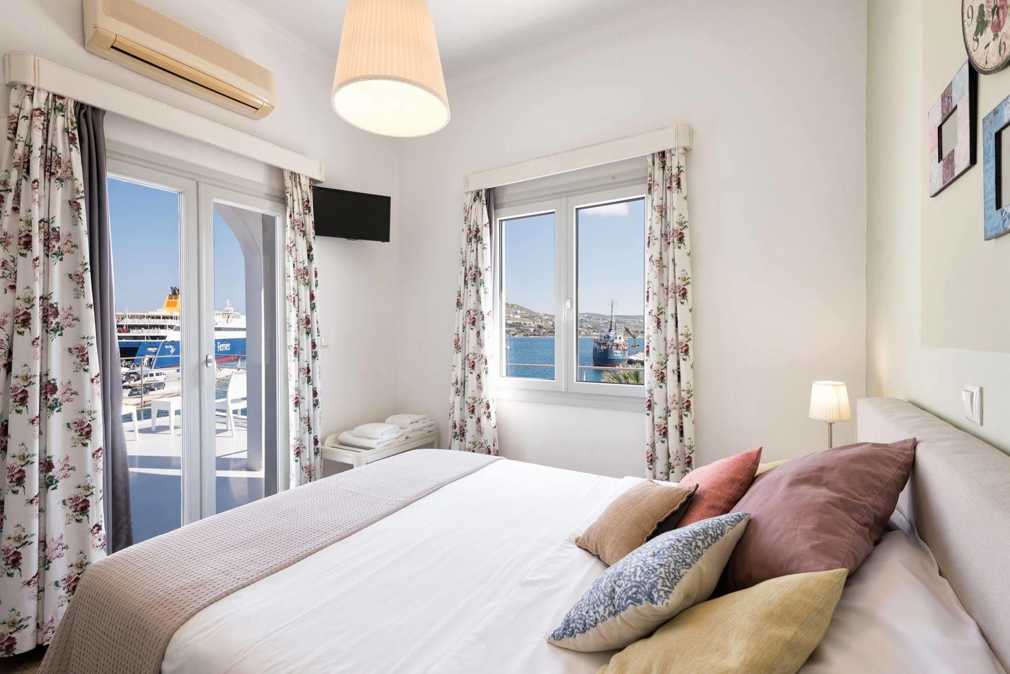 Hotel Oasis パロス島 エクステリア 写真